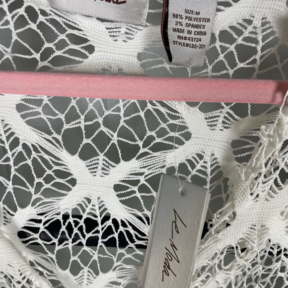 Le Moda White Crochet top lightweight NWT Size Medium - Picture 4 of 11